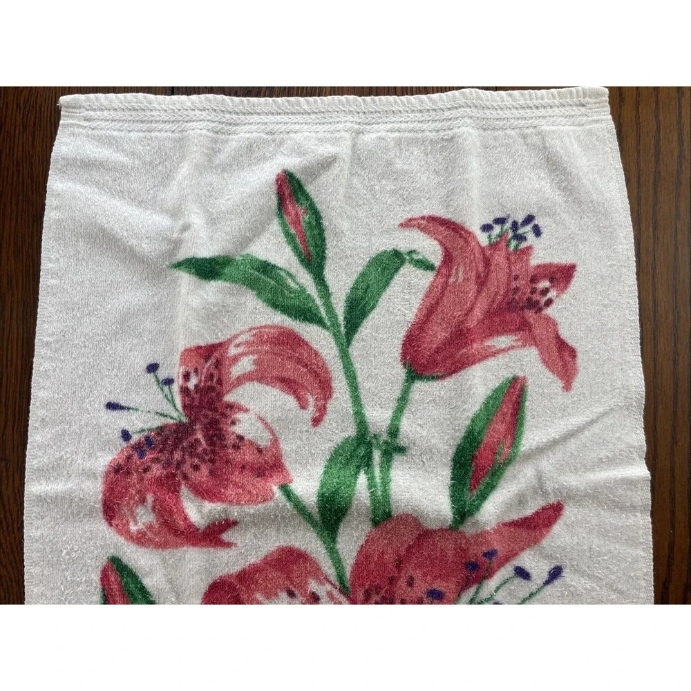 Vtg Martex  Floral White Hand Towel 17”x23” Granny Core Pink Lilly 100% Cotton